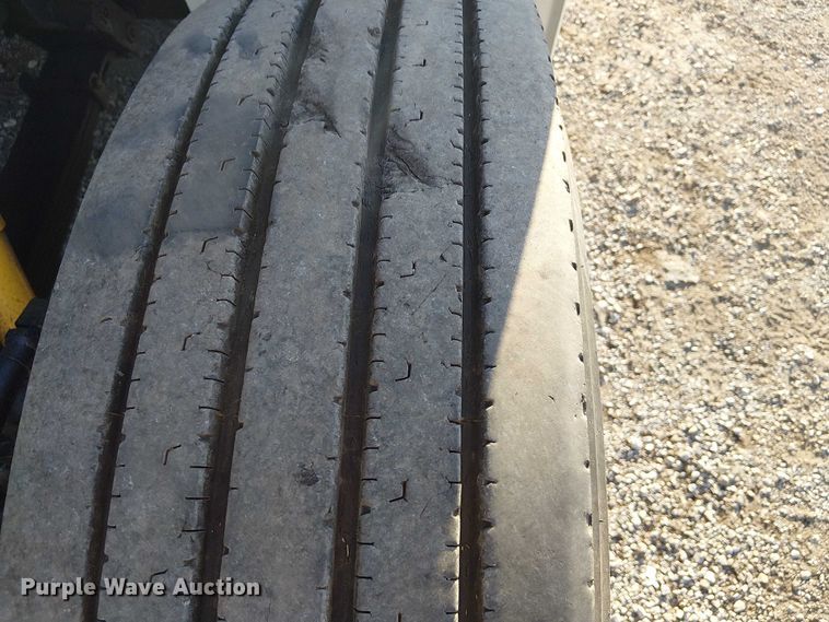 image for item NU9755 1993 International 4900 crane truck