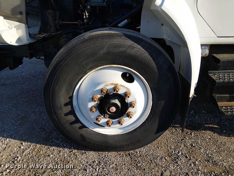 image for item NU9755 1993 International 4900 crane truck