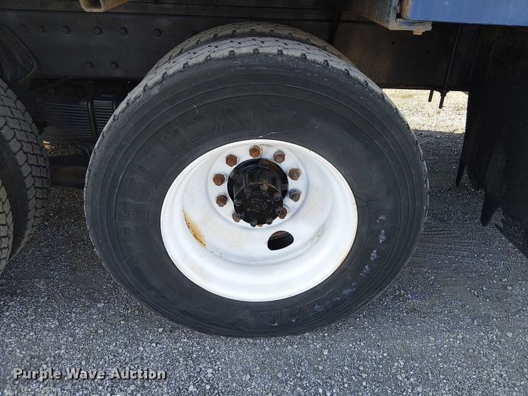 image for item NU9755 1993 International 4900 crane truck