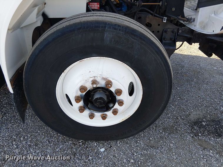 image for item NU9755 1993 International 4900 crane truck