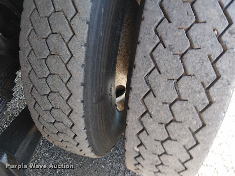 image for item NU9755 1993 International 4900 crane truck