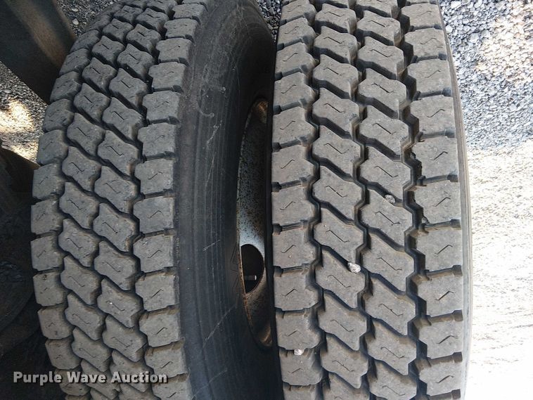 image for item NU9755 1993 International 4900 crane truck