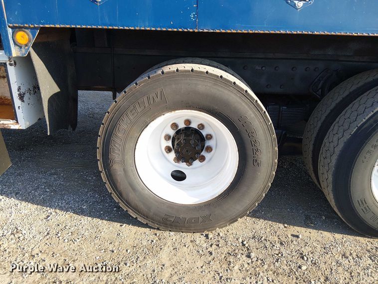 image for item NU9755 1993 International 4900 crane truck