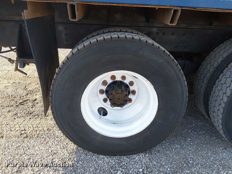 image for item NU9755 1993 International 4900 crane truck