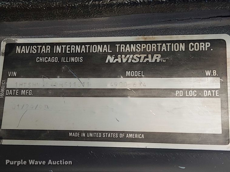 image for item NU9755 1993 International 4900 crane truck