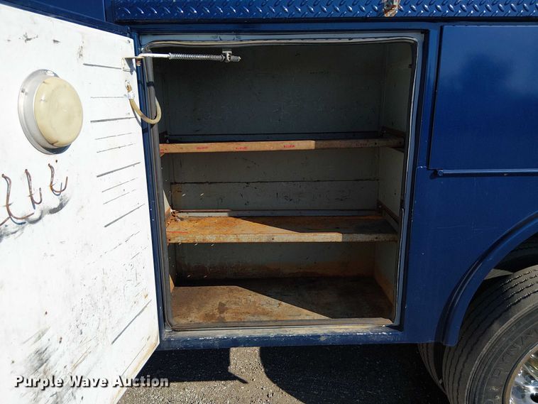 image for item NU9759 2000 Ford F550 Super Duty XL utility / service truck