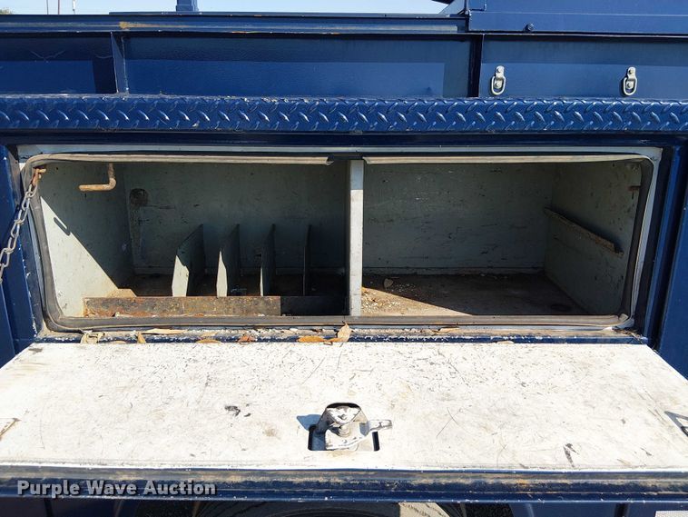 image for item NU9759 2000 Ford F550 Super Duty XL utility / service truck