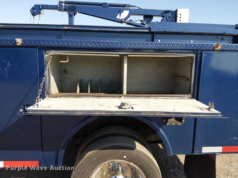 image for item NU9759 2000 Ford F550 Super Duty XL utility / service truck