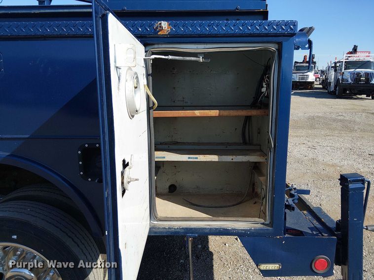 image for item NU9759 2000 Ford F550 Super Duty XL utility / service truck