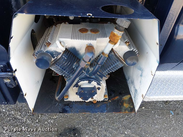 image for item NU9759 2000 Ford F550 Super Duty XL utility / service truck