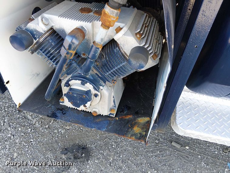 image for item NU9759 2000 Ford F550 Super Duty XL utility / service truck