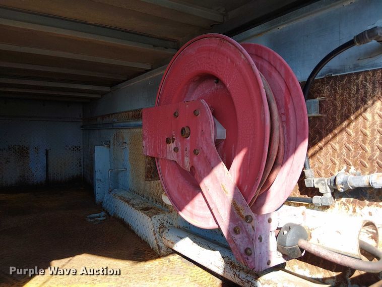 image for item NU9759 2000 Ford F550 Super Duty XL utility / service truck