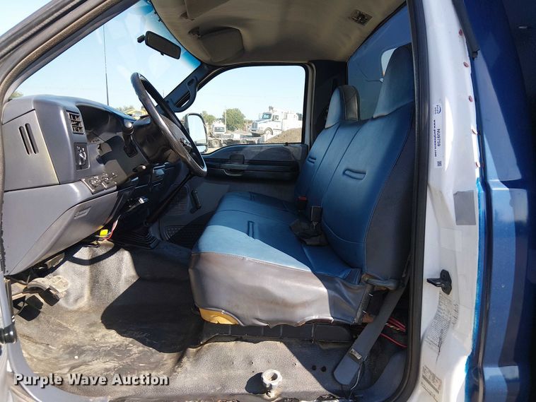 image for item NU9759 2000 Ford F550 Super Duty XL utility / service truck