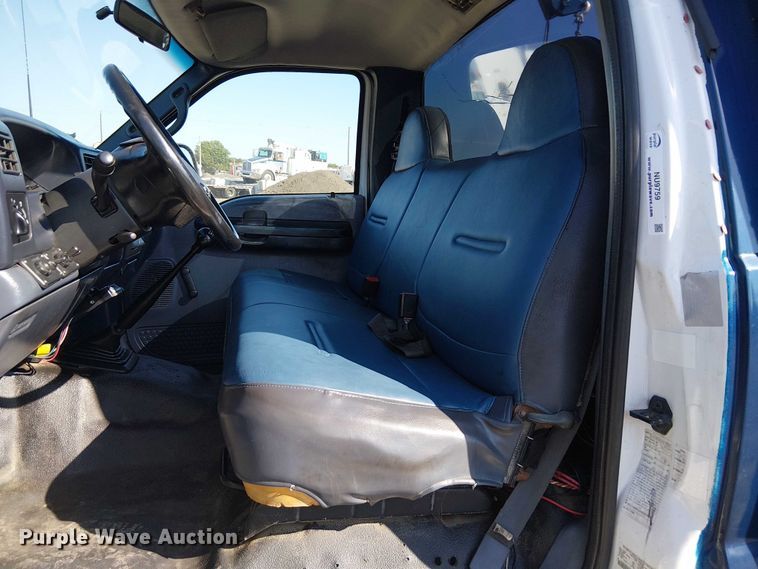 image for item NU9759 2000 Ford F550 Super Duty XL utility / service truck