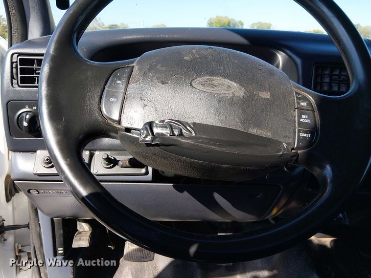 image for item NU9759 2000 Ford F550 Super Duty XL utility / service truck