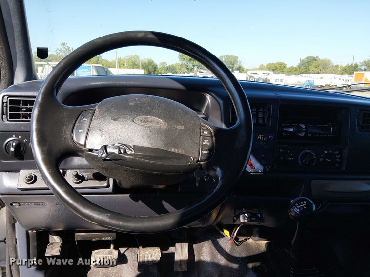 image for item NU9759 2000 Ford F550 Super Duty XL utility / service truck