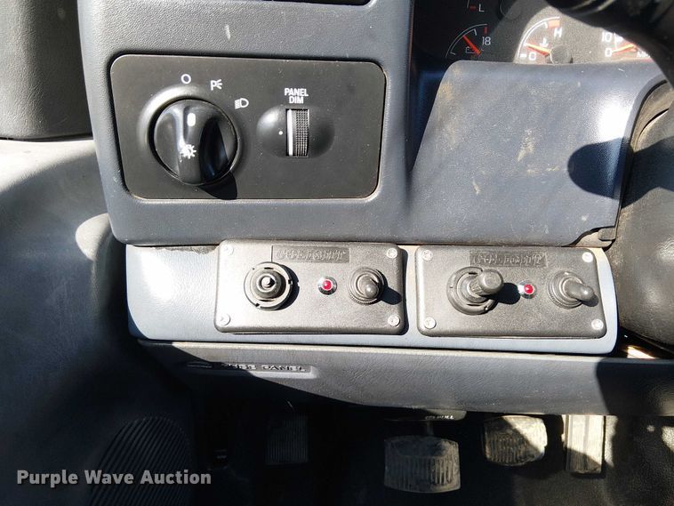 image for item NU9759 2000 Ford F550 Super Duty XL utility / service truck