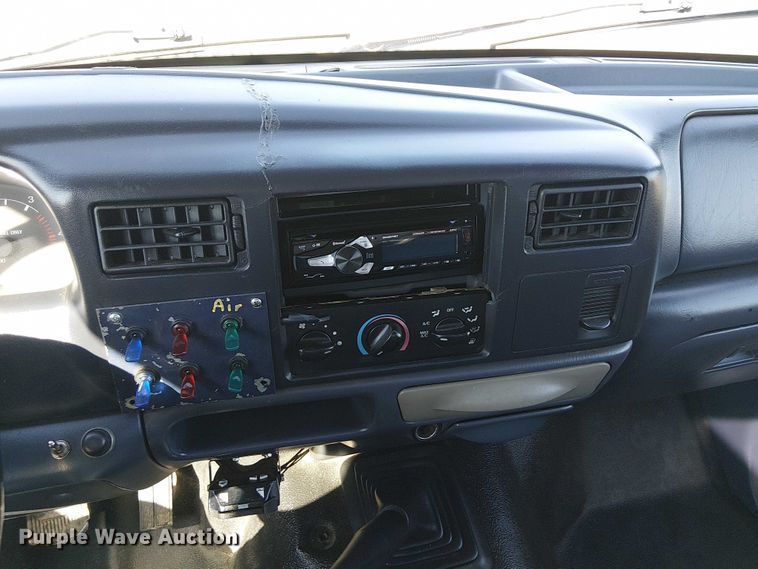 image for item NU9759 2000 Ford F550 Super Duty XL utility / service truck