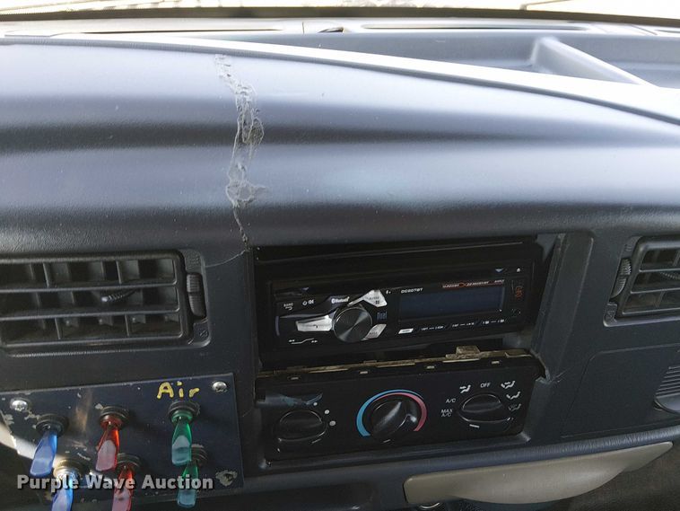 image for item NU9759 2000 Ford F550 Super Duty XL utility / service truck