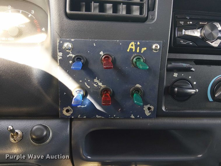 image for item NU9759 2000 Ford F550 Super Duty XL utility / service truck