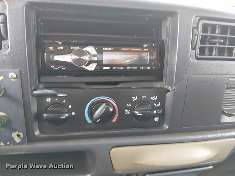 image for item NU9759 2000 Ford F550 Super Duty XL utility / service truck