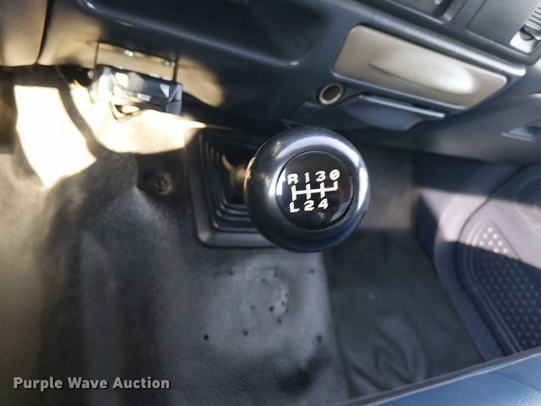 image for item NU9759 2000 Ford F550 Super Duty XL utility / service truck