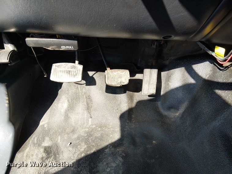 image for item NU9759 2000 Ford F550 Super Duty XL utility / service truck