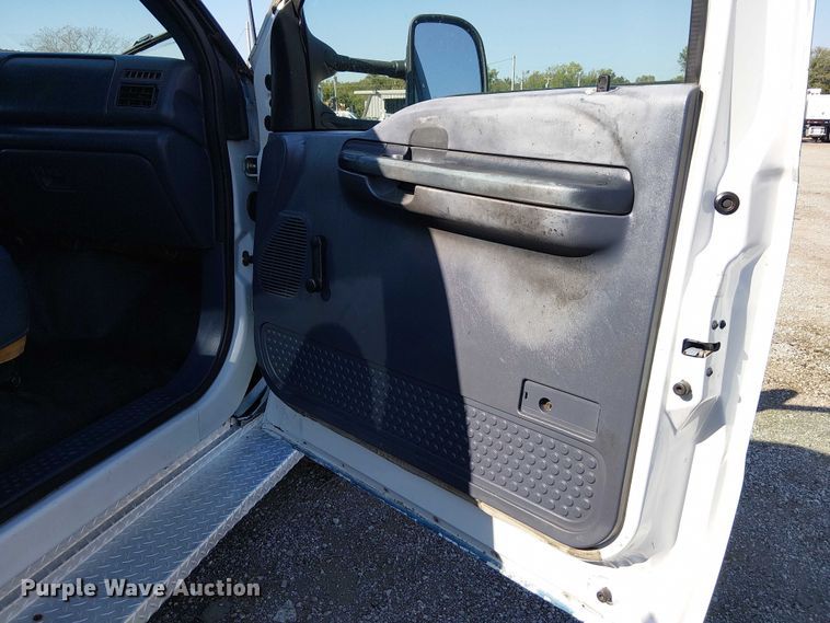 image for item NU9759 2000 Ford F550 Super Duty XL utility / service truck