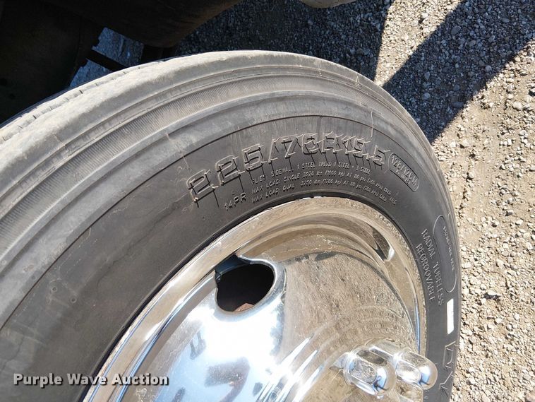 image for item NU9759 2000 Ford F550 Super Duty XL utility / service truck