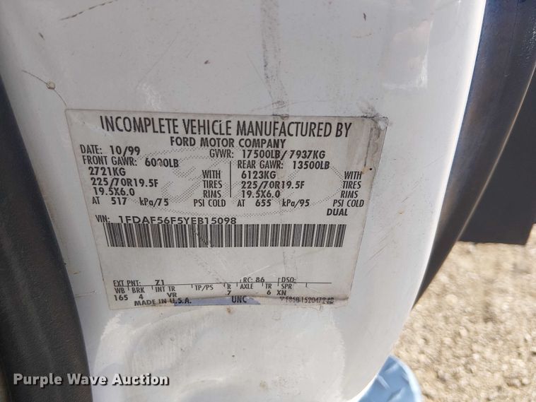 image for item NU9759 2000 Ford F550 Super Duty XL utility / service truck