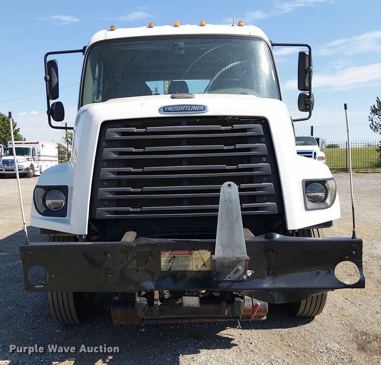 image for item NU9765 2014 Freightliner 108SD utility / service truck