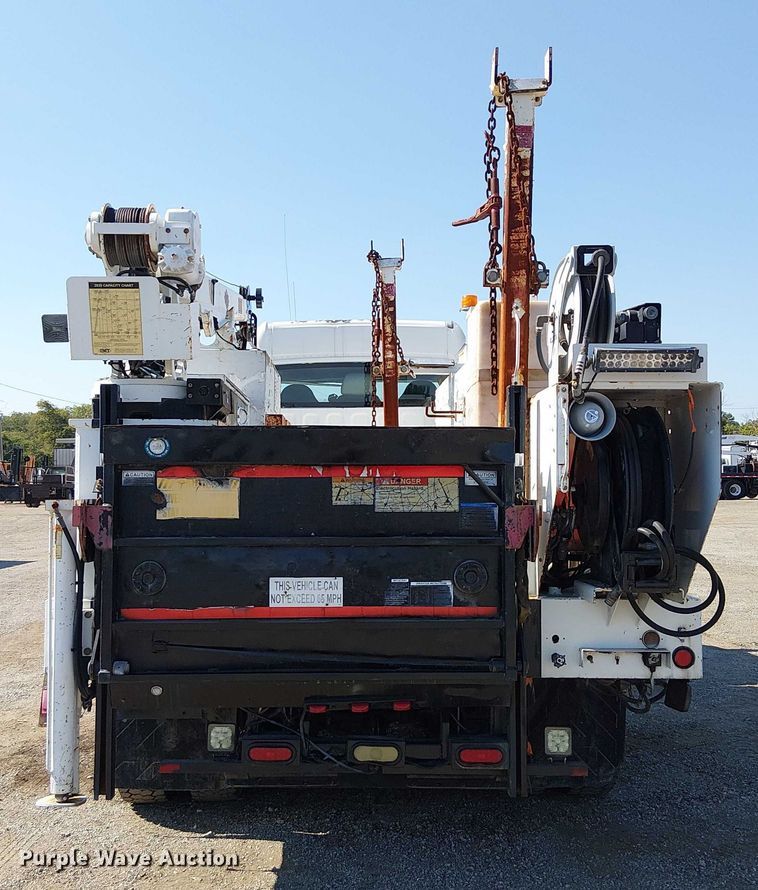 image for item NU9765 2014 Freightliner 108SD utility / service truck