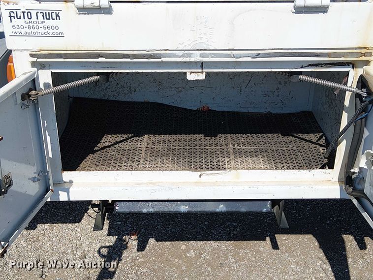 image for item NU9765 2014 Freightliner 108SD utility / service truck