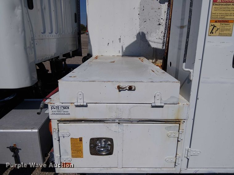 image for item NU9765 2014 Freightliner 108SD utility / service truck