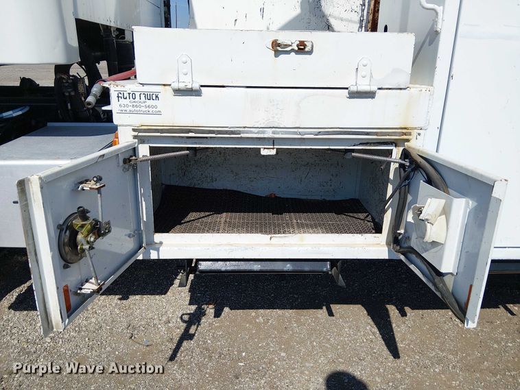 image for item NU9765 2014 Freightliner 108SD utility / service truck