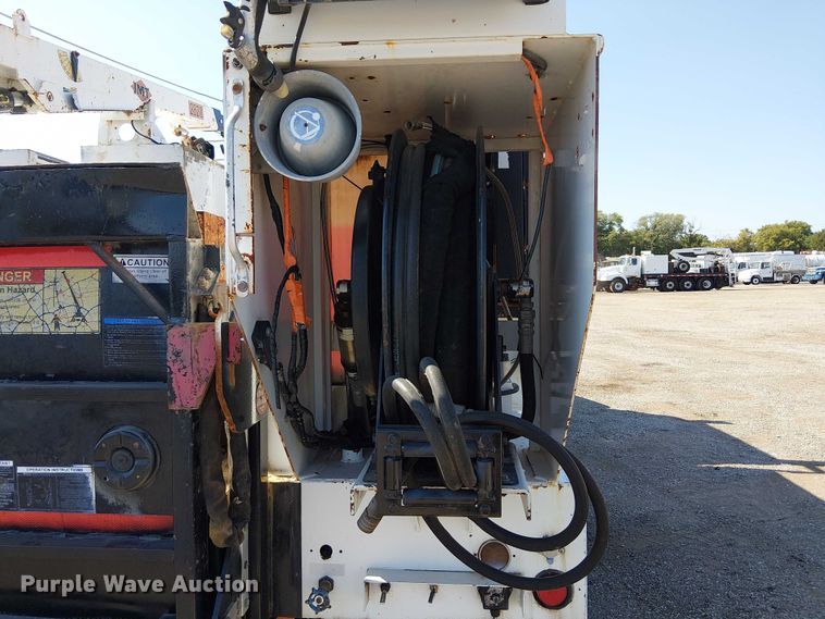 image for item NU9765 2014 Freightliner 108SD utility / service truck