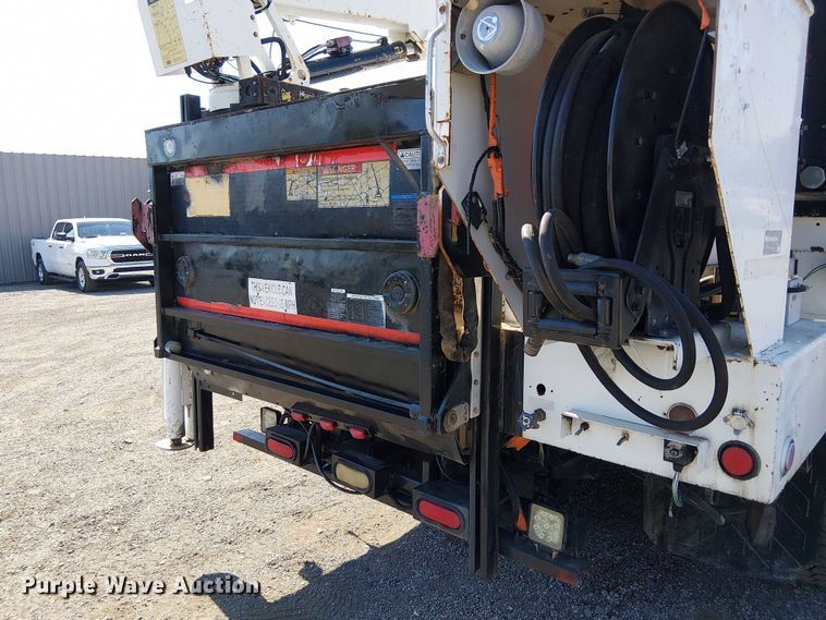 image for item NU9765 2014 Freightliner 108SD utility / service truck