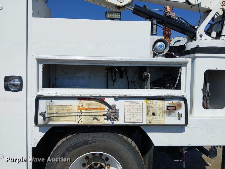 image for item NU9765 2014 Freightliner 108SD utility / service truck