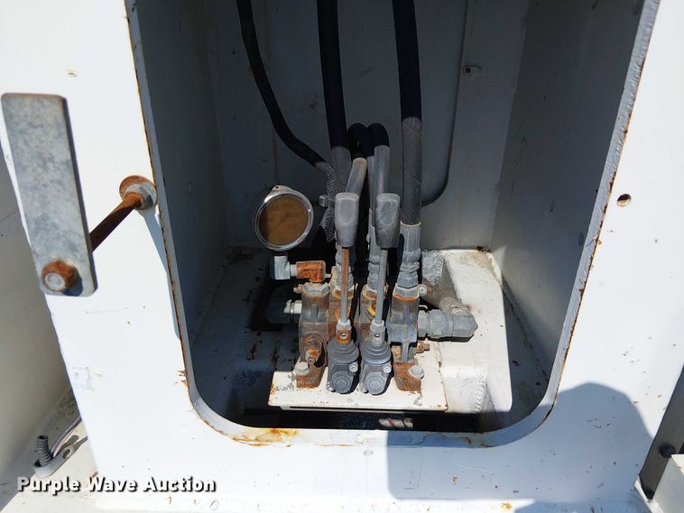 image for item NU9765 2014 Freightliner 108SD utility / service truck