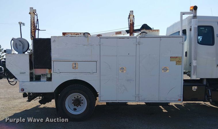 image for item NU9765 2014 Freightliner 108SD utility / service truck