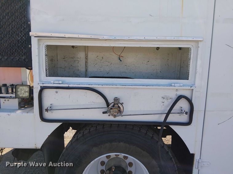 image for item NU9765 2014 Freightliner 108SD utility / service truck