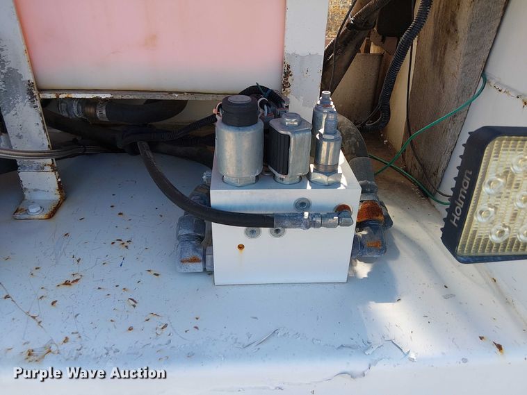 image for item NU9765 2014 Freightliner 108SD utility / service truck