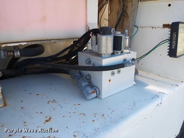 image for item NU9765 2014 Freightliner 108SD utility / service truck