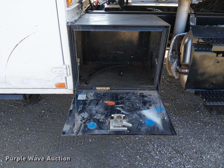 image for item NU9765 2014 Freightliner 108SD utility / service truck