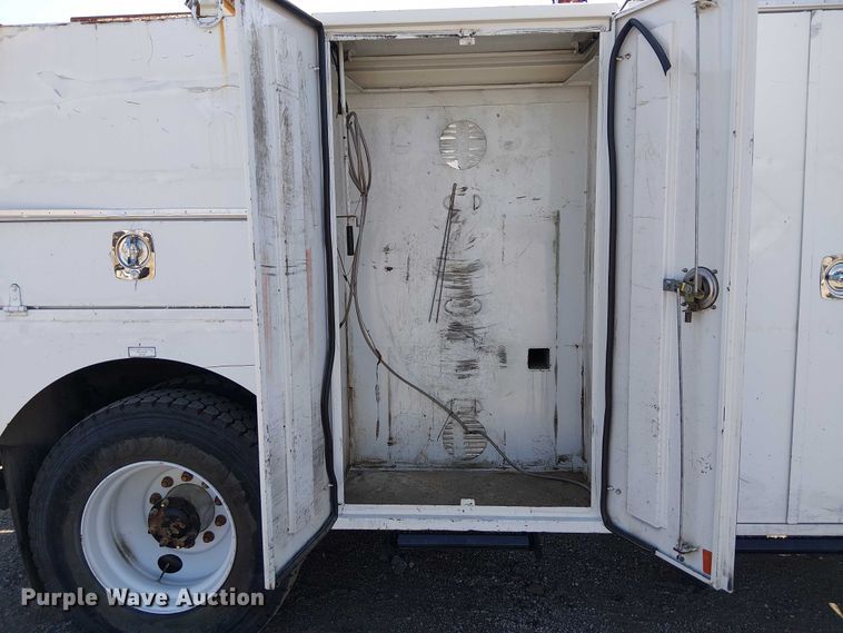 image for item NU9765 2014 Freightliner 108SD utility / service truck