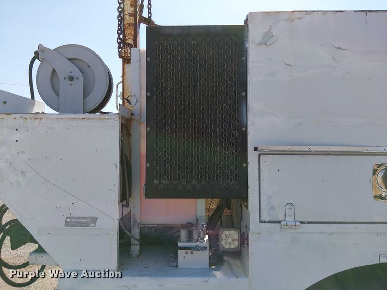 image for item NU9765 2014 Freightliner 108SD utility / service truck