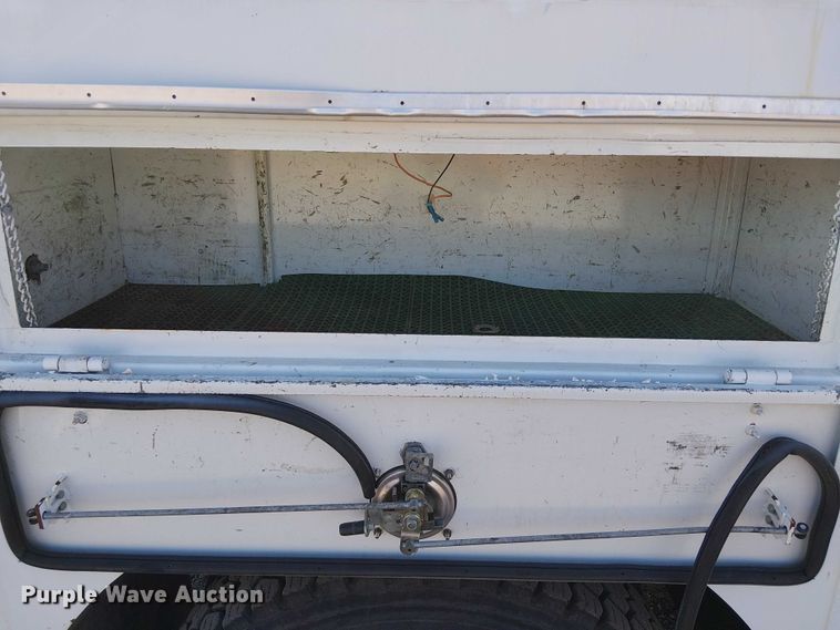 image for item NU9765 2014 Freightliner 108SD utility / service truck