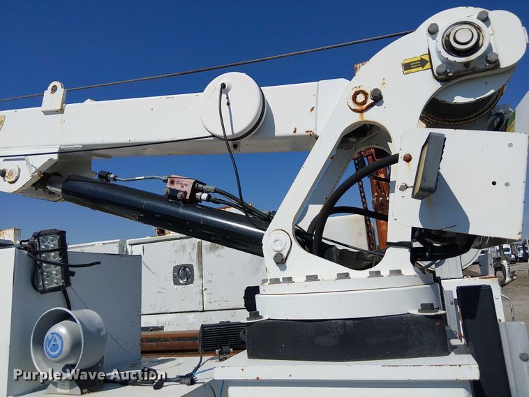 image for item NU9765 2014 Freightliner 108SD utility / service truck