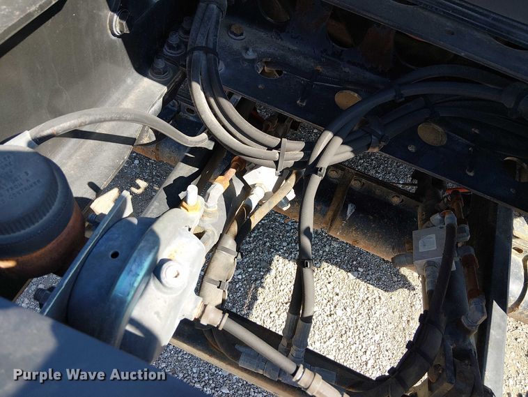 image for item NU9765 2014 Freightliner 108SD utility / service truck