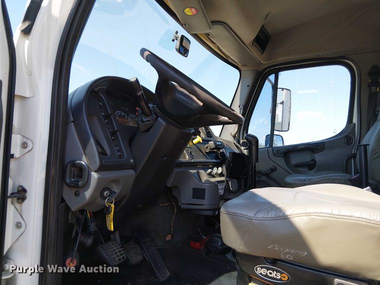 image for item NU9765 2014 Freightliner 108SD utility / service truck